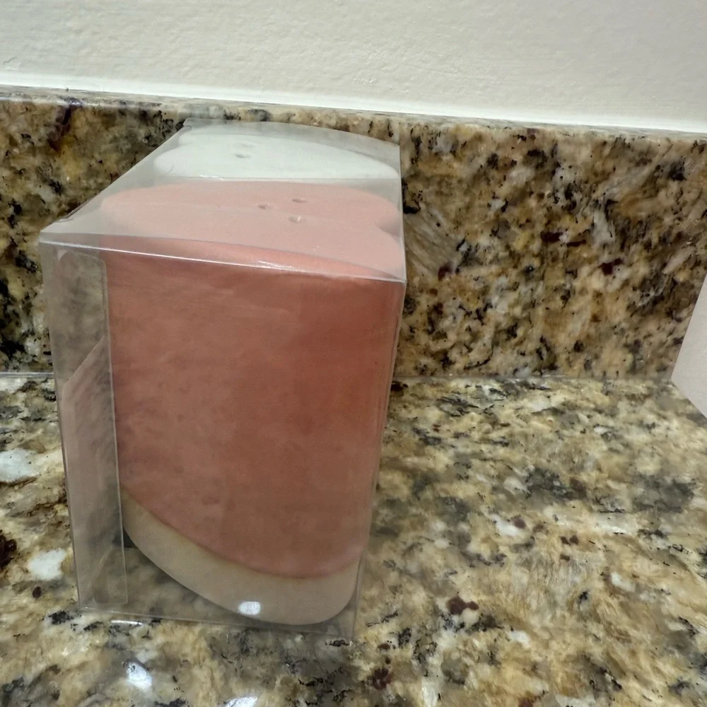 NWT 2 Heart Shaped Salt and Pepper Shaker